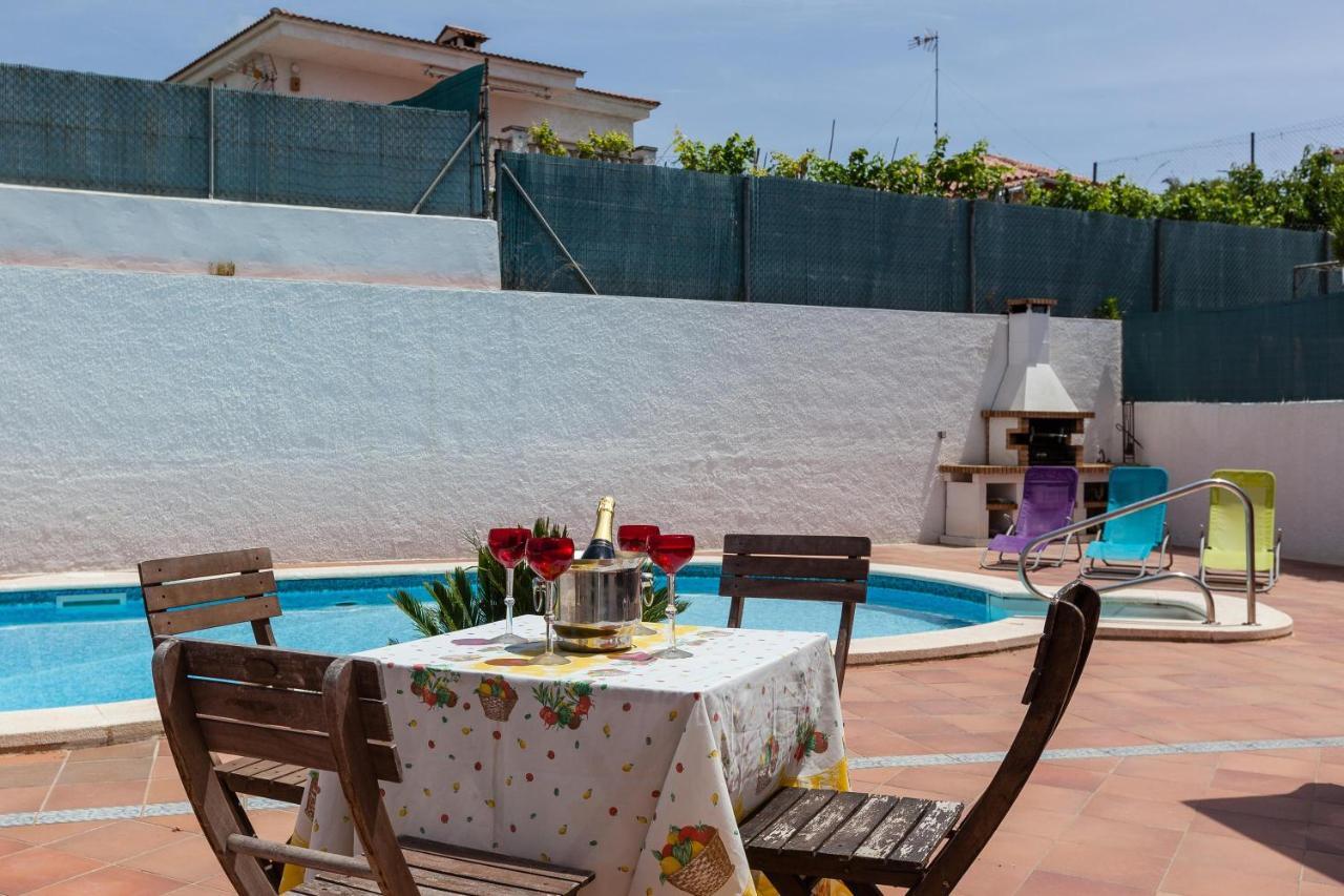 Villa Lilia Vilanova i la Geltru Exterior photo